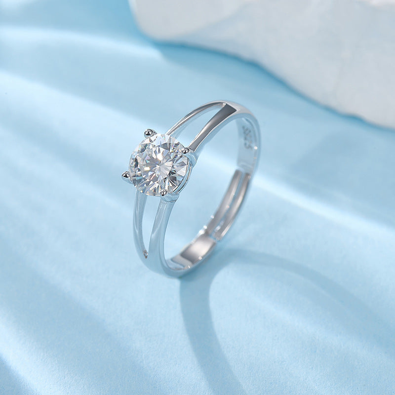 SARAVÉA Four-Claw Classic Ring