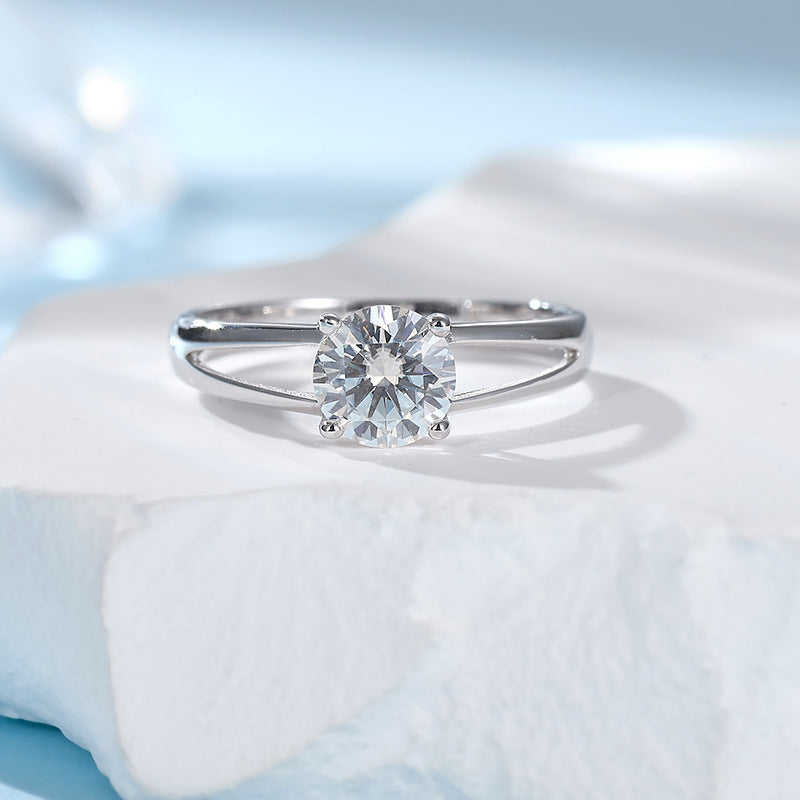 SARAVÉA Four-Claw Classic Ring