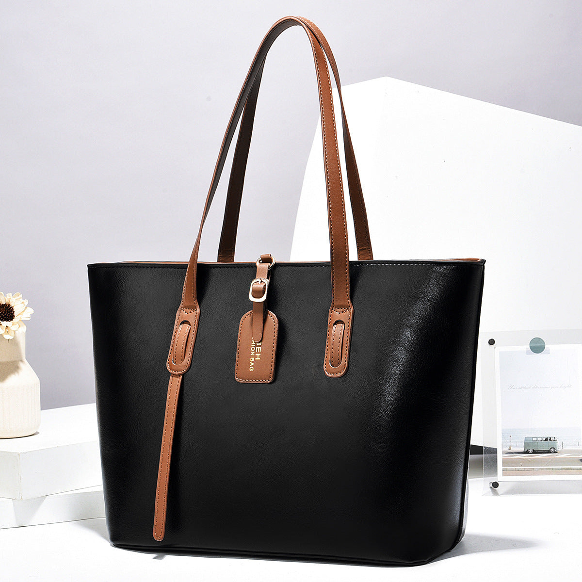 SARAVÉA Éclipse Shoulder Bag