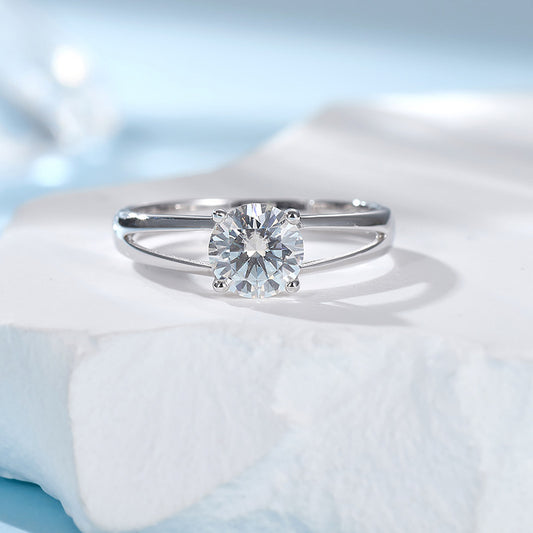SARAVÉA Four-Claw Classic Ring